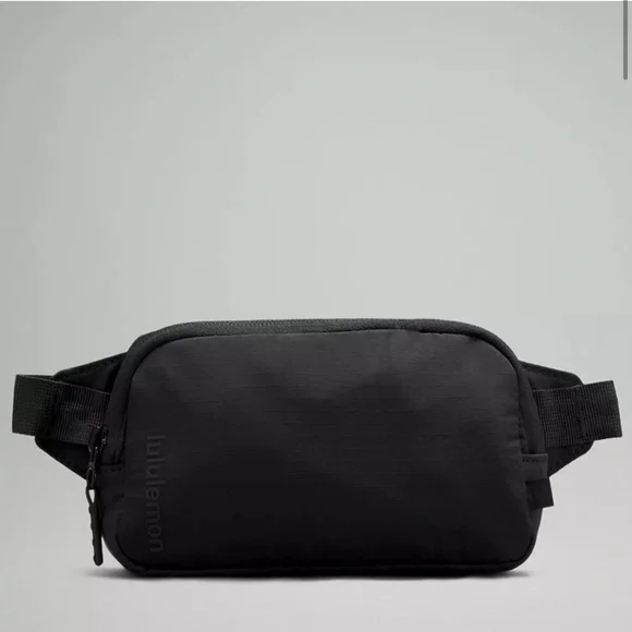NWT Lululemon Mini Belt Bag in Black - Picture 5 of 10